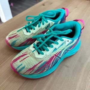 Girls, ASIC, tennis shoes size 1